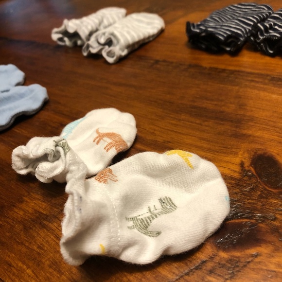 4 PIECES/$15 Carter’s No-scratch Patterned Mitts, 100% Cotton, Set of 4 - Picture 2 of 7